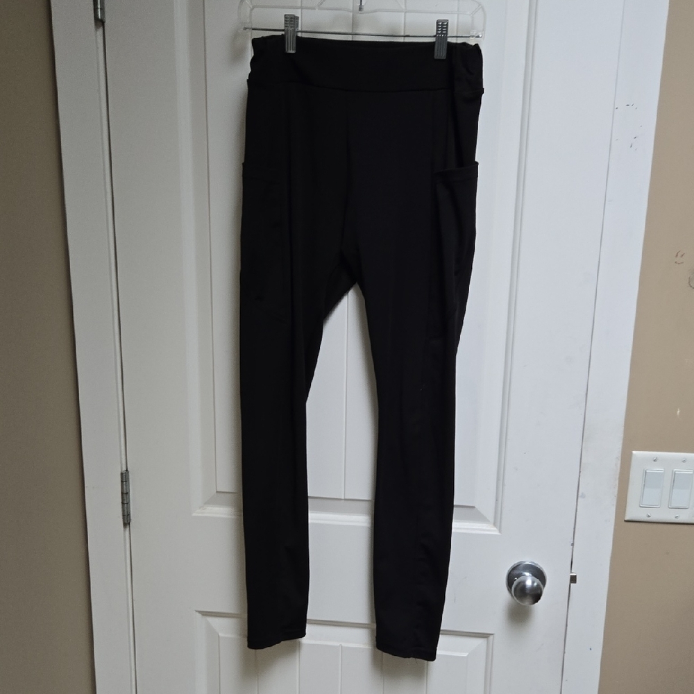 Sleek Black Leggings with Pockets